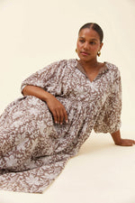 Load image into Gallery viewer, Wilma Maxi - Taupe
